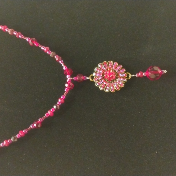 Handmade beaded necklace - Picture 2 of 4